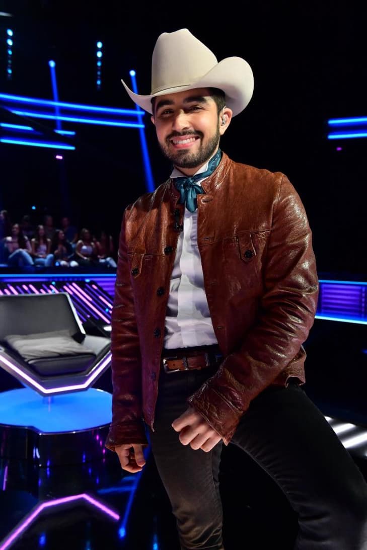 Aunque a lo largo de este primer programa, el juez se ha destacado por su seriedad y por la afortunada selección de las palabras que le dice a las participantes, no escapó de ser recompensado por su desempeño.