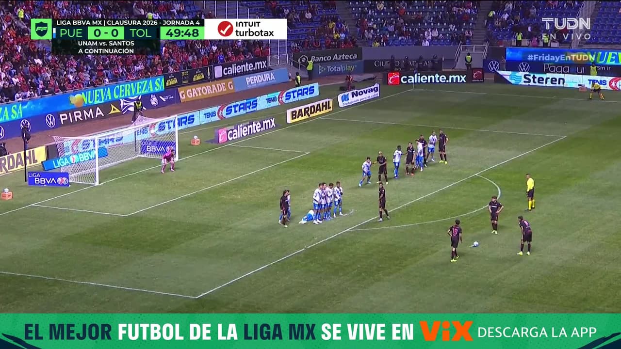 ¡Atajadón brutal! Ricardo Gutiérrez vuela y evita el golazo de tiro libre de Santiago Simón