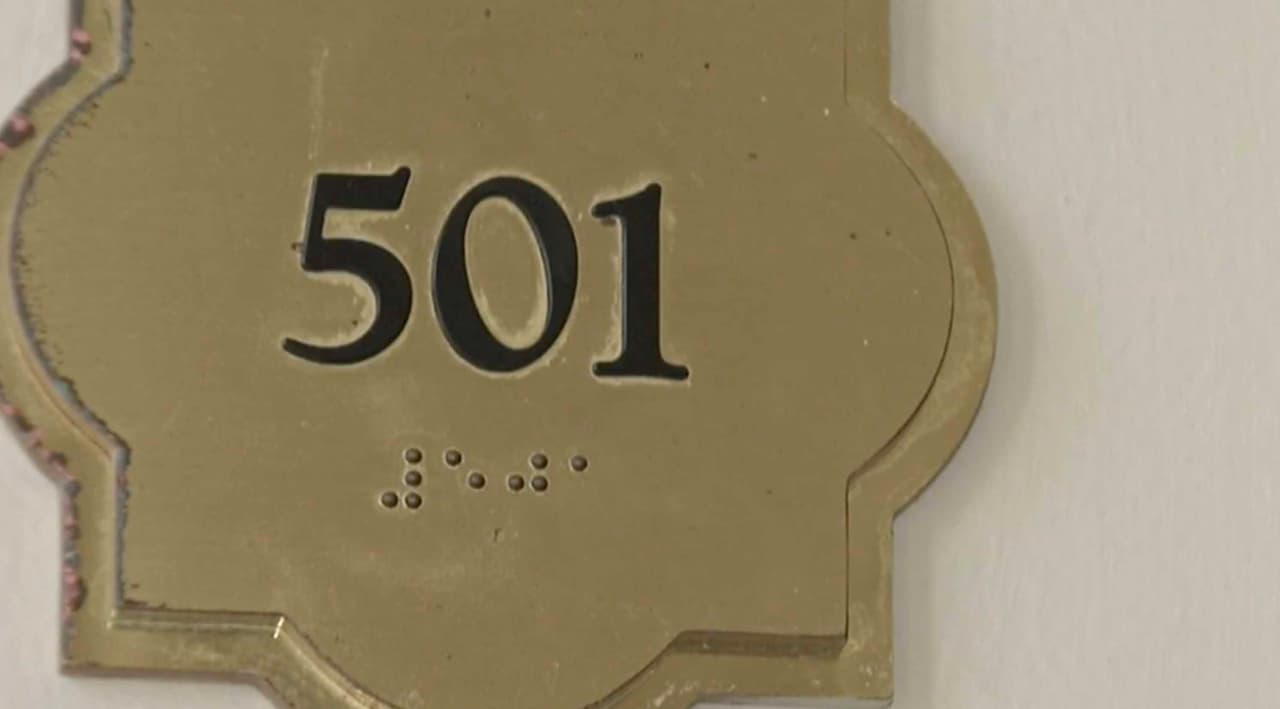 La historia cuenta que Audra, una joven enamorada esperaba en la habitación 501 la llegada de su amado que era un marinero.