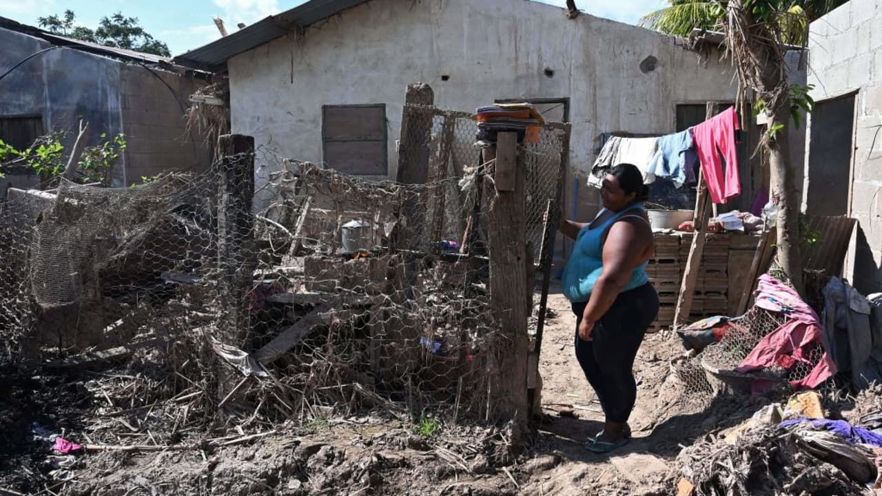 Necesitan ayuda: familias enteras siguen sin hogar tras el paso de Eta y Iota