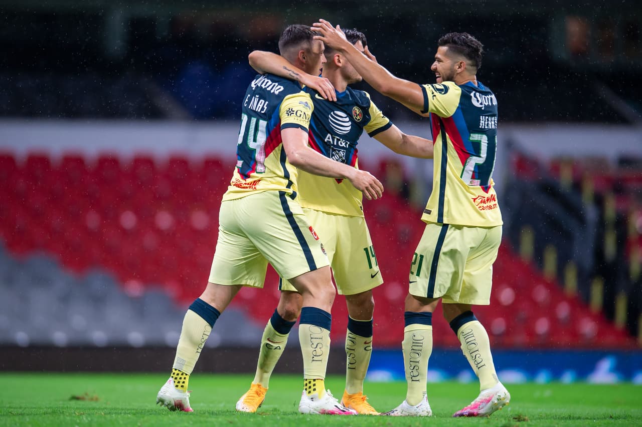 El uruguayo aprovechó un rechace de tiro libre para empujarla de pierna izquierda.