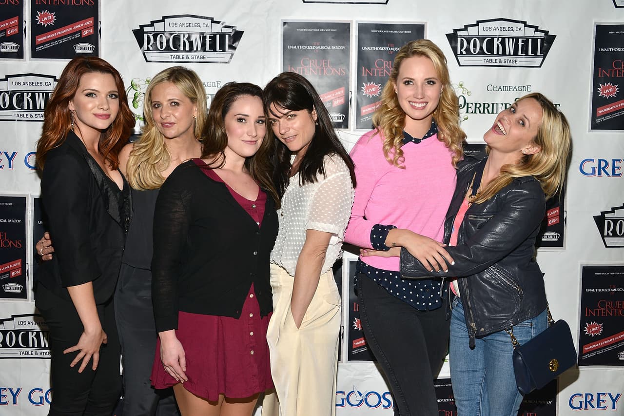 Reese, Sarah y Selma posaron con las protagonistas del musical.