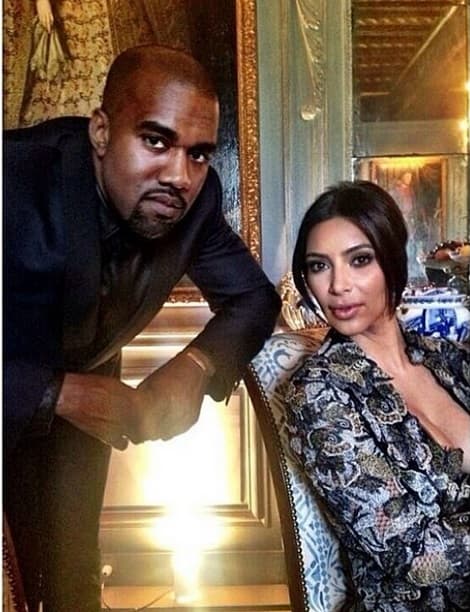 Aunque lo veamos así de serio, una de las razones por las que West sonríe es esta mujer.