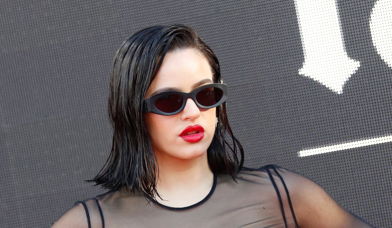 <h2 class="cms-H2-H2">Rosalia</h2>
<br>
<br>"Pa' que highlighter si tú brillas sola".