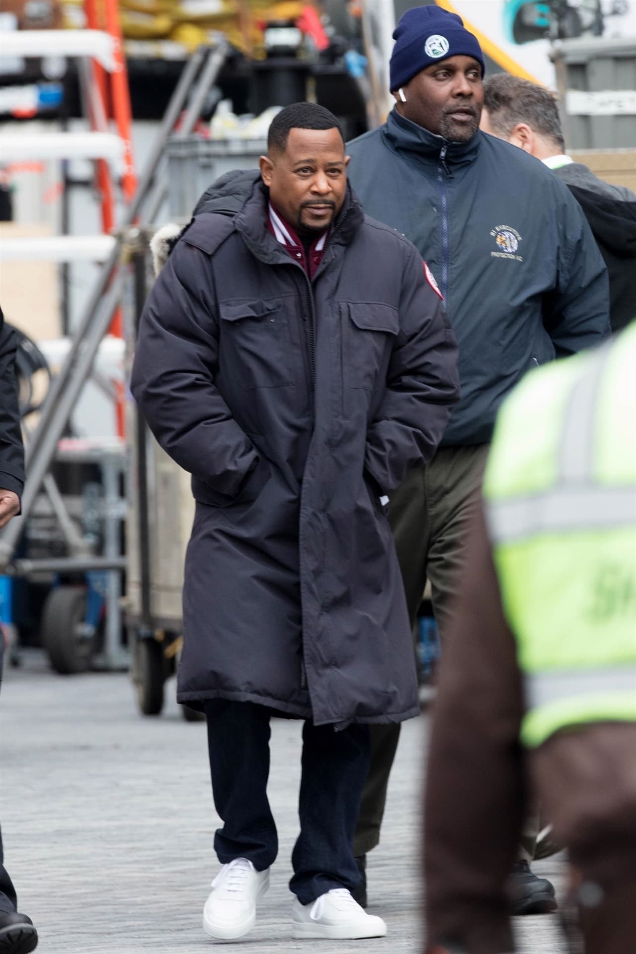 <b><a href="https://www.univision.com/famosos/ni-tan-bad-boys-las-fotos-de-will-smith-y-su-doble-filmando-peligrosas-escenas-para-su-nueva-pelicula-fotos" target="_blank">Martin Lawrence</a></b>
<a href="https://www.univision.com/famosos/ni-tan-bad-boys-las-fotos-de-will-smith-y-su-doble-filmando-peligrosas-escenas-para-su-nueva-pelicula-fotos" target="_blank"> </a>aparece enseguida con un salario de 
<b>6 millones</b> de dólares por su trabajo en '
<b>Bad Boys For Life'</b>, propuesta para enero del próximo año.