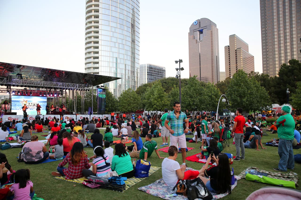Miles disfrutaron al aire libre de partido México vs Estados Unidos