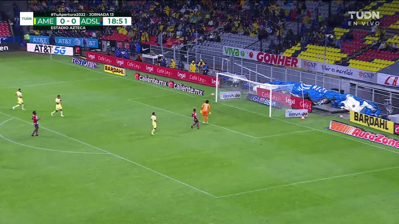 ¡TIRO ATAJADO! disparo por Facundo Waller.