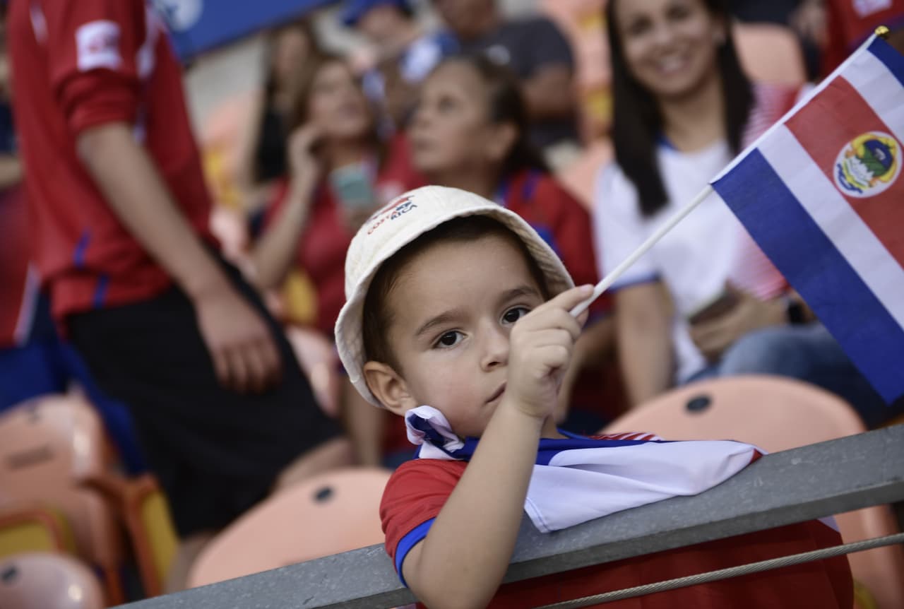 La segunda jornada de la Copa Oro comenzó el martes 11 de julio en el
<a href="http://www.univision.com/houston/kxln/bbva-compass-stadium-momentos-que-han-marcado-la-historia-de-uno-de-los-estadios-favoritos-de-la-copa-de-oro-fotos">BBVA Compass Stadium</a> de Houston con el duelo Costa Rica-Canadá y Honduras-Guayana Francesa.