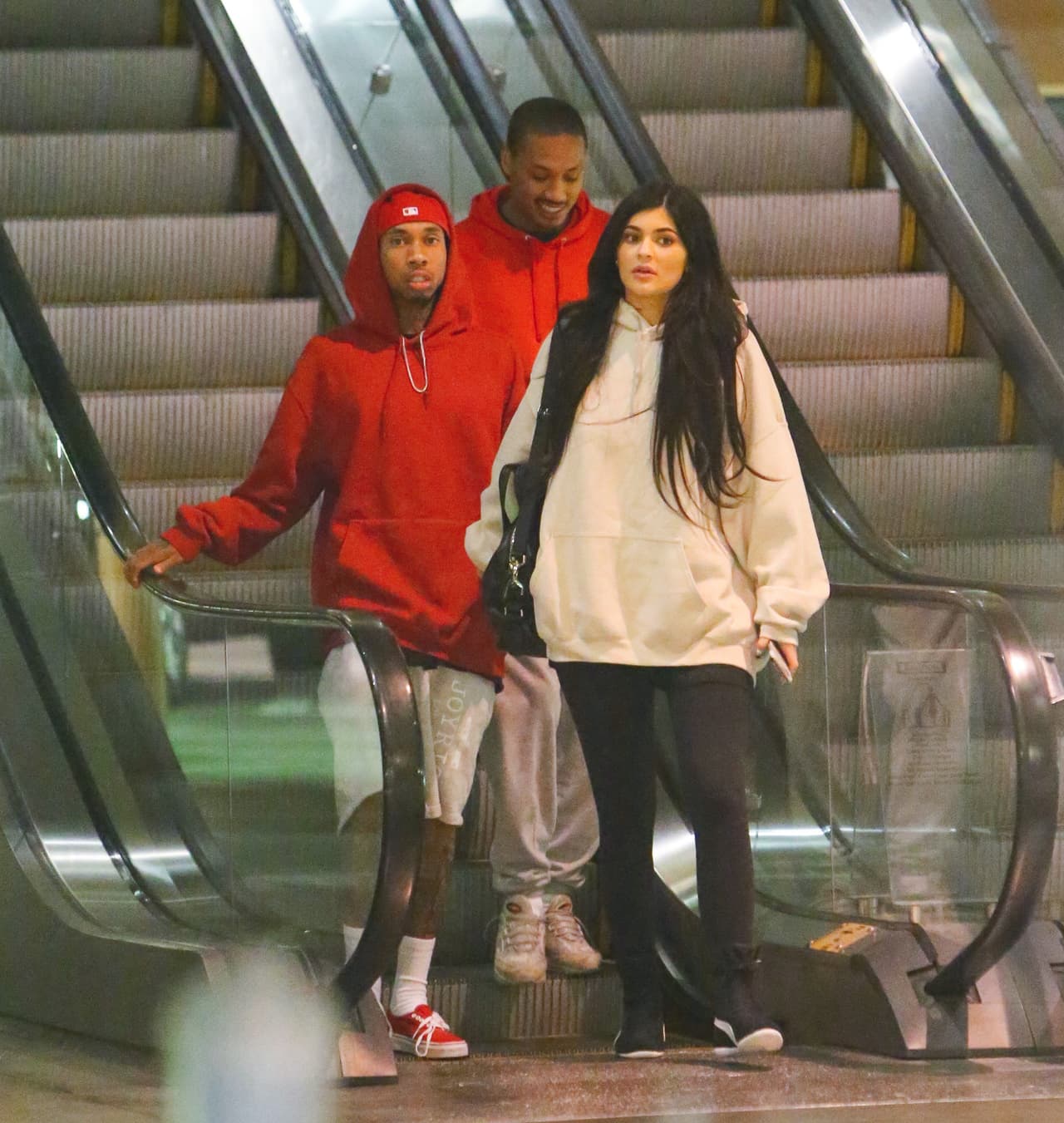 Para muestra estas fotos captadas por los paparazzi a la salida de una sala de cine.