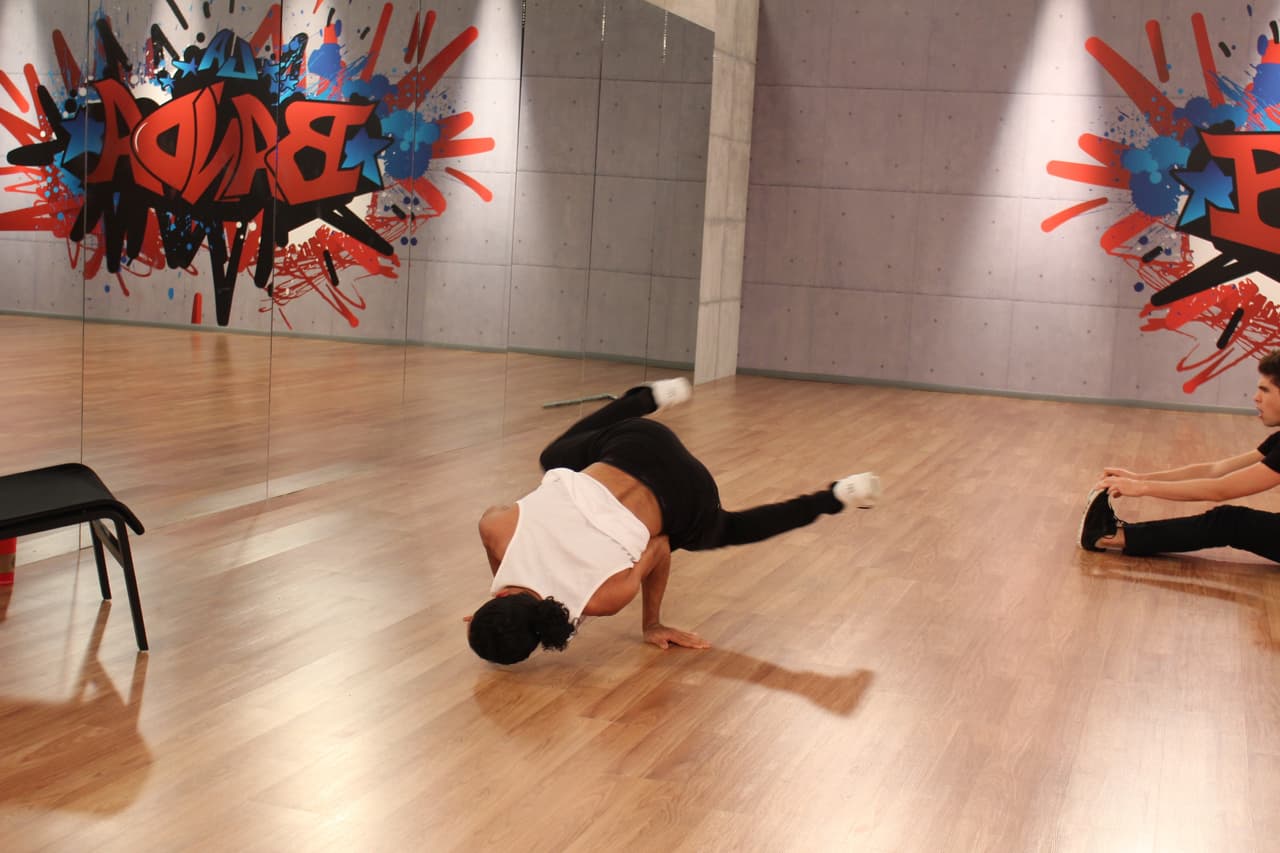 En el estudio los participantes afinan cada detalle de su presentación para #LaBandaLive show 4. El nivel de exigencia es cada vez más fuerte y ninguno quiere decir good bye.