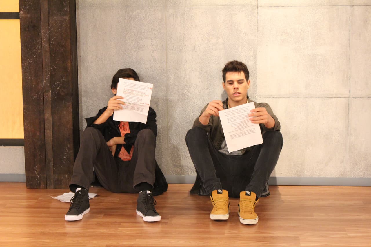 En el estudio los participantes afinan cada detalle de su presentación para #LaBandaLive show 4. El nivel de exigencia es cada vez más fuerte y ninguno quiere decir good bye.