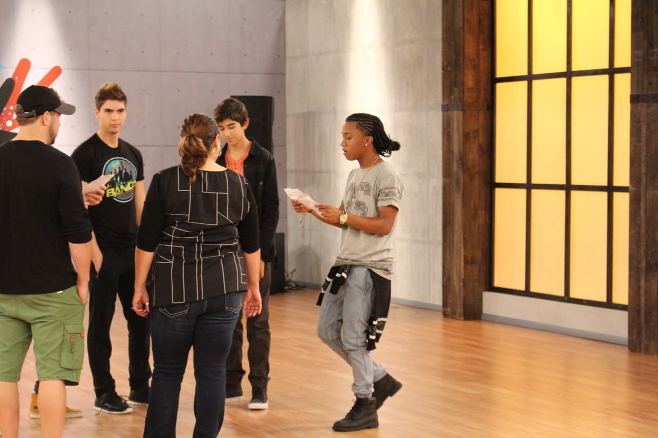 En el estudio los participantes afinan cada detalle de su presentación para #LaBandaLive show 4. El nivel de exigencia es cada vez más fuerte y ninguno quiere decir good bye.