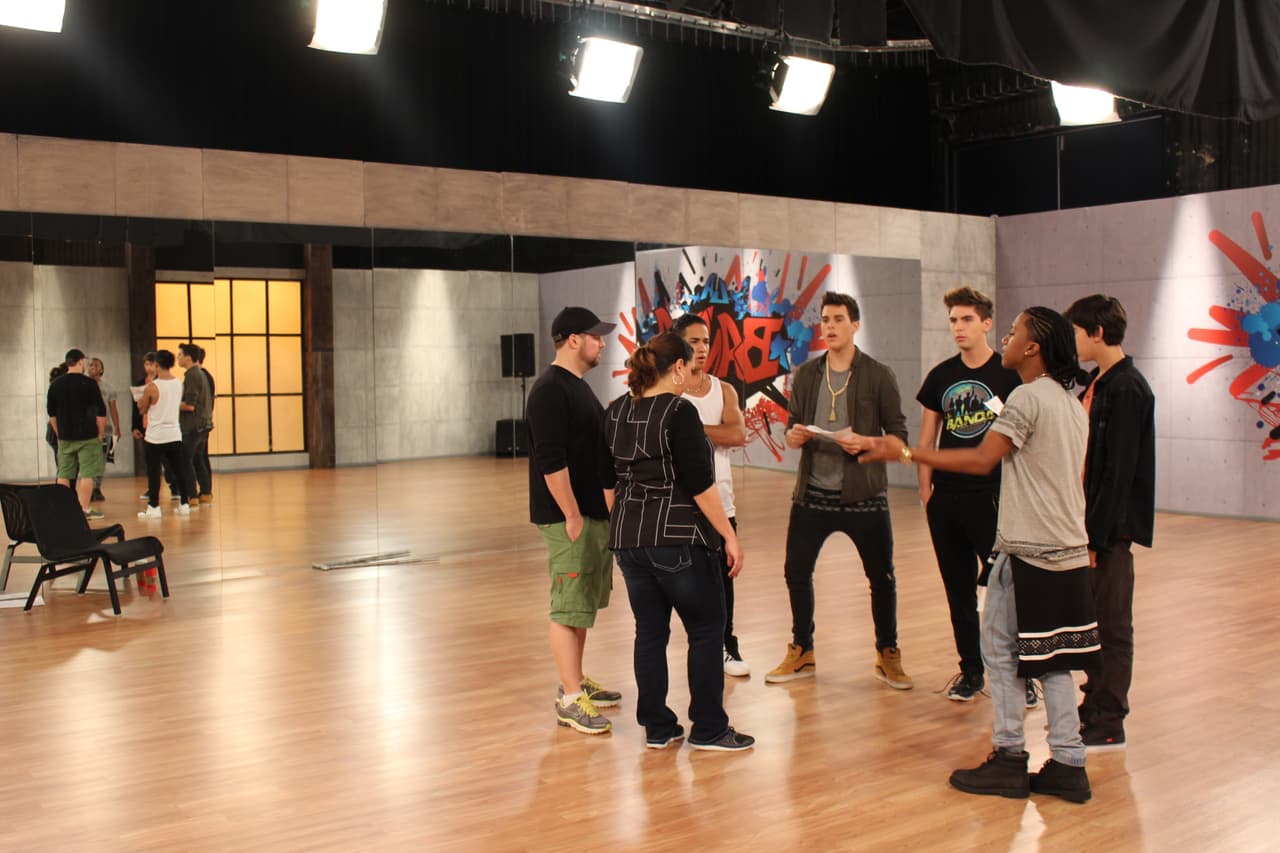 En el estudio los participantes afinan cada detalle de su presentación para #LaBandaLive show 4. El nivel de exigencia es cada vez más fuerte y ninguno quiere decir good bye.