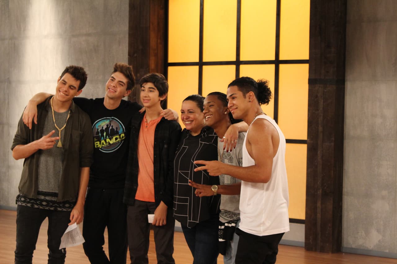 En el estudio los participantes afinan cada detalle de su presentación para #LaBandaLive show 4. El nivel de exigencia es cada vez más fuerte y ninguno quiere decir good bye.