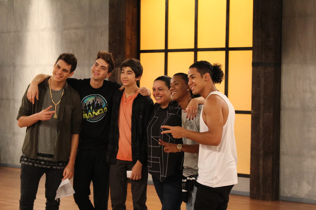 En el estudio los participantes afinan cada detalle de su presentación para #LaBandaLive show 4. El nivel de exigencia es cada vez más fuerte y ninguno quiere decir good bye.