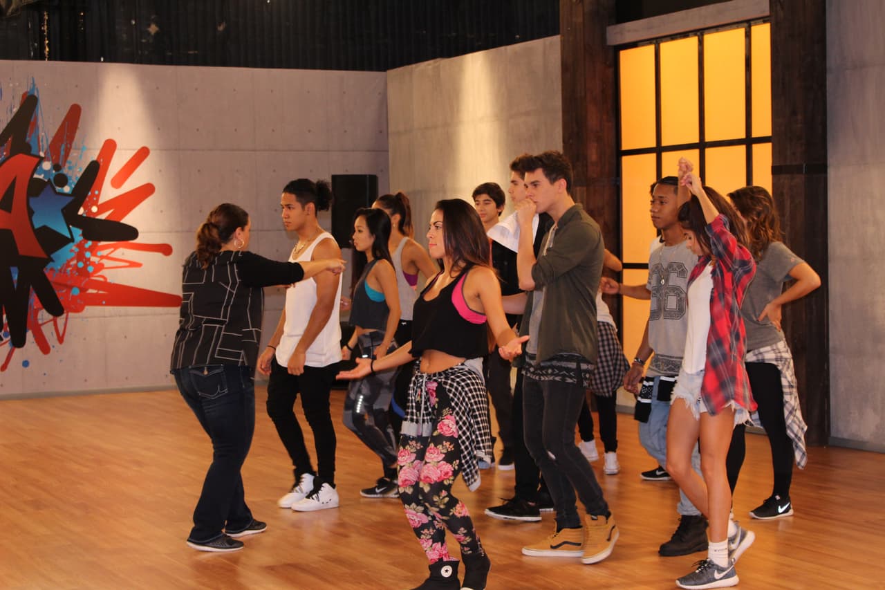 En el estudio los participantes afinan cada detalle de su presentación para #LaBandaLive show 4. El nivel de exigencia es cada vez más fuerte y ninguno quiere decir good bye.