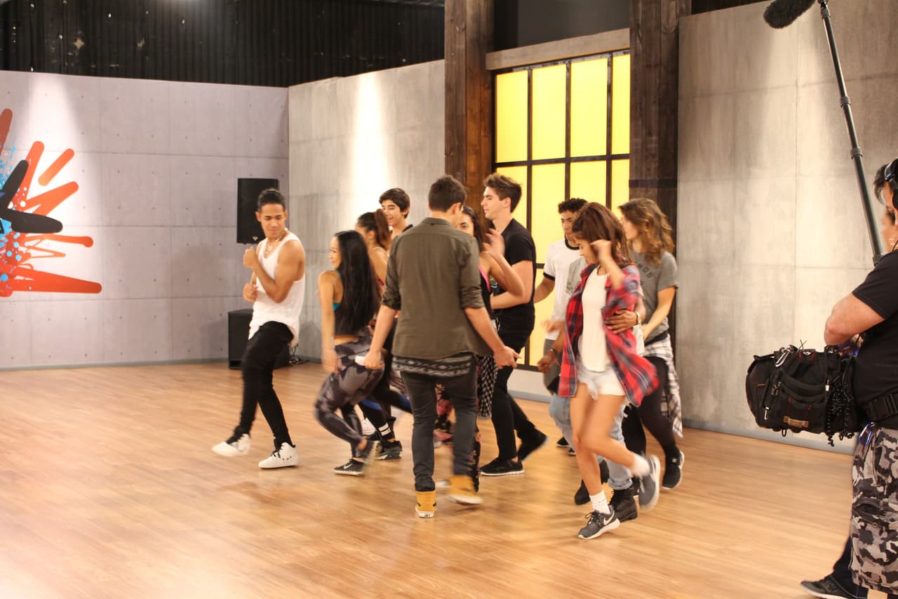 En el estudio los participantes afinan cada detalle de su presentación para #LaBandaLive show 4. El nivel de exigencia es cada vez más fuerte y ninguno quiere decir good bye.