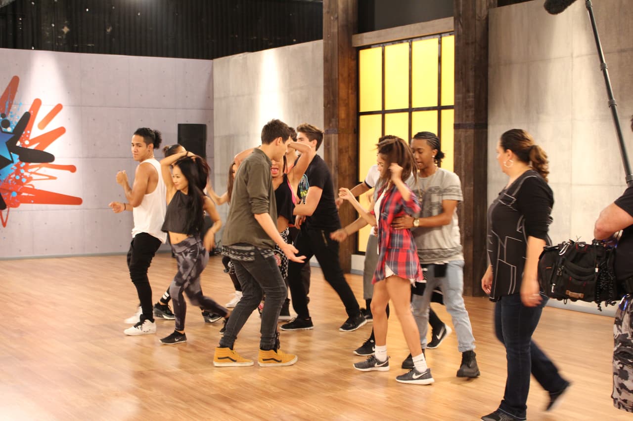 En el estudio los participantes afinan cada detalle de su presentación para #LaBandaLive show 4. El nivel de exigencia es cada vez más fuerte y ninguno quiere decir good bye.