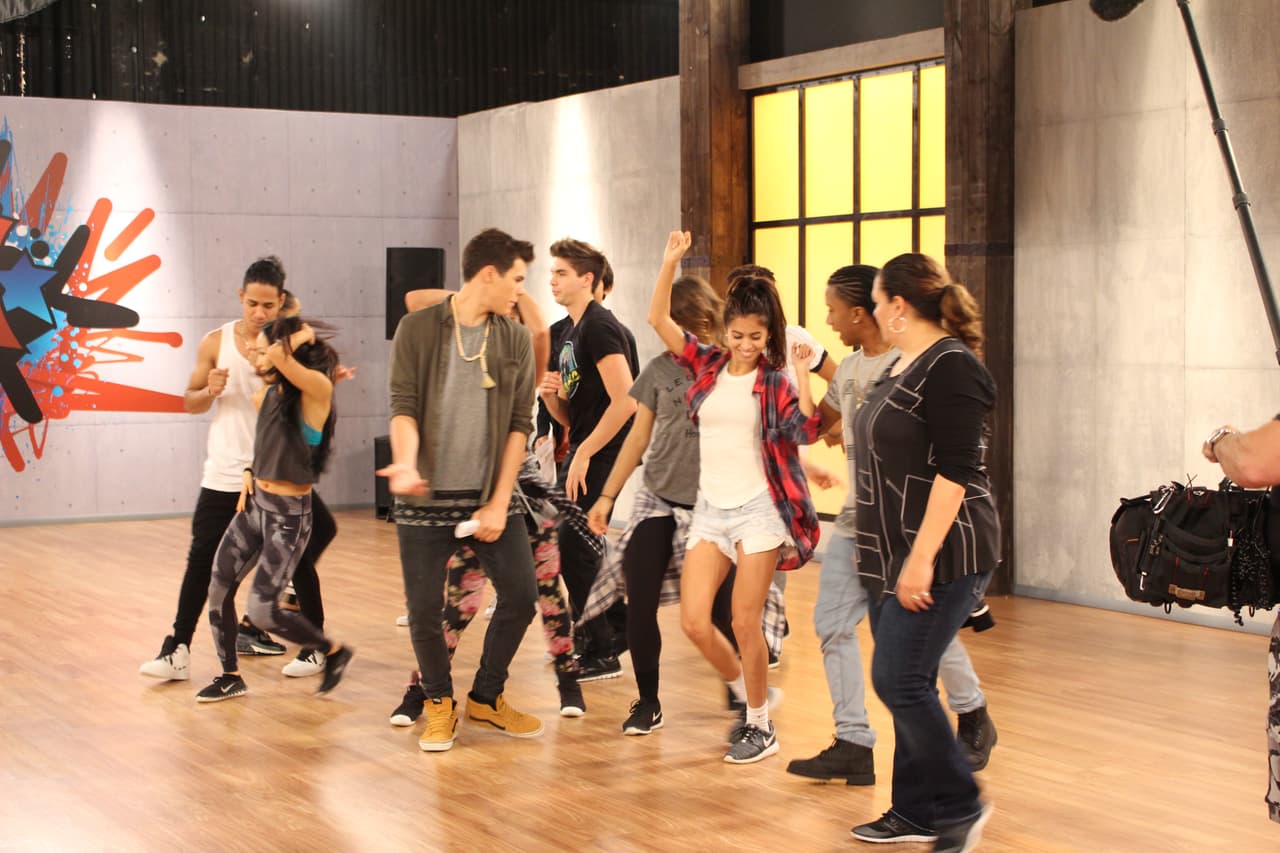 En el estudio los participantes afinan cada detalle de su presentación para #LaBandaLive show 4. El nivel de exigencia es cada vez más fuerte y ninguno quiere decir good bye.