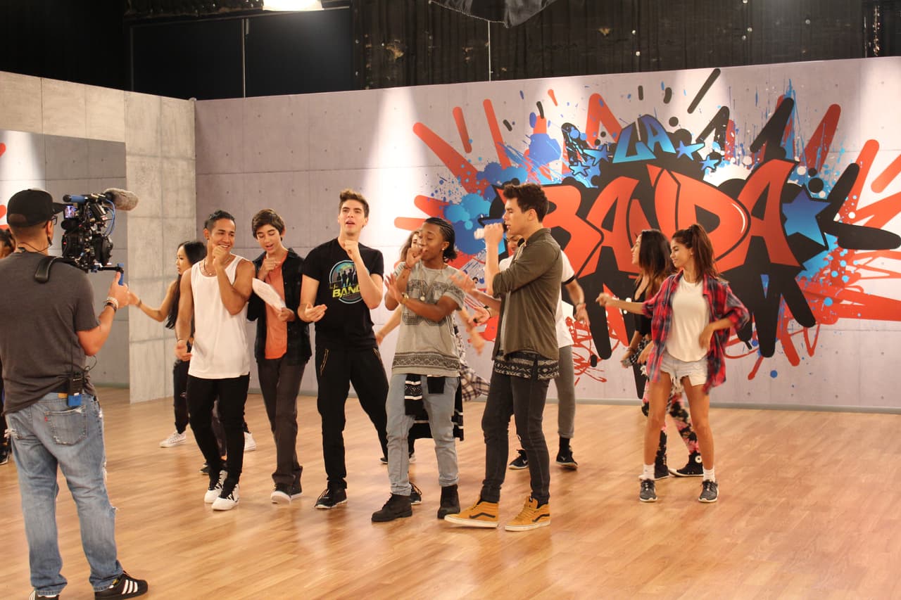 En el estudio los participantes afinan cada detalle de su presentación para #LaBandaLive show 4. El nivel de exigencia es cada vez más fuerte y ninguno quiere decir good bye.