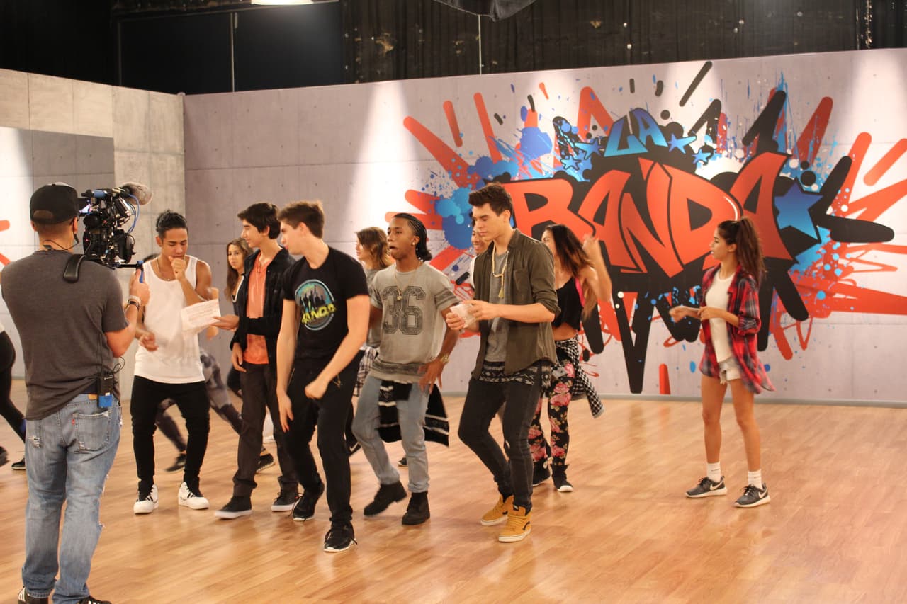 En el estudio los participantes afinan cada detalle de su presentación para #LaBandaLive show 4. El nivel de exigencia es cada vez más fuerte y ninguno quiere decir good bye.