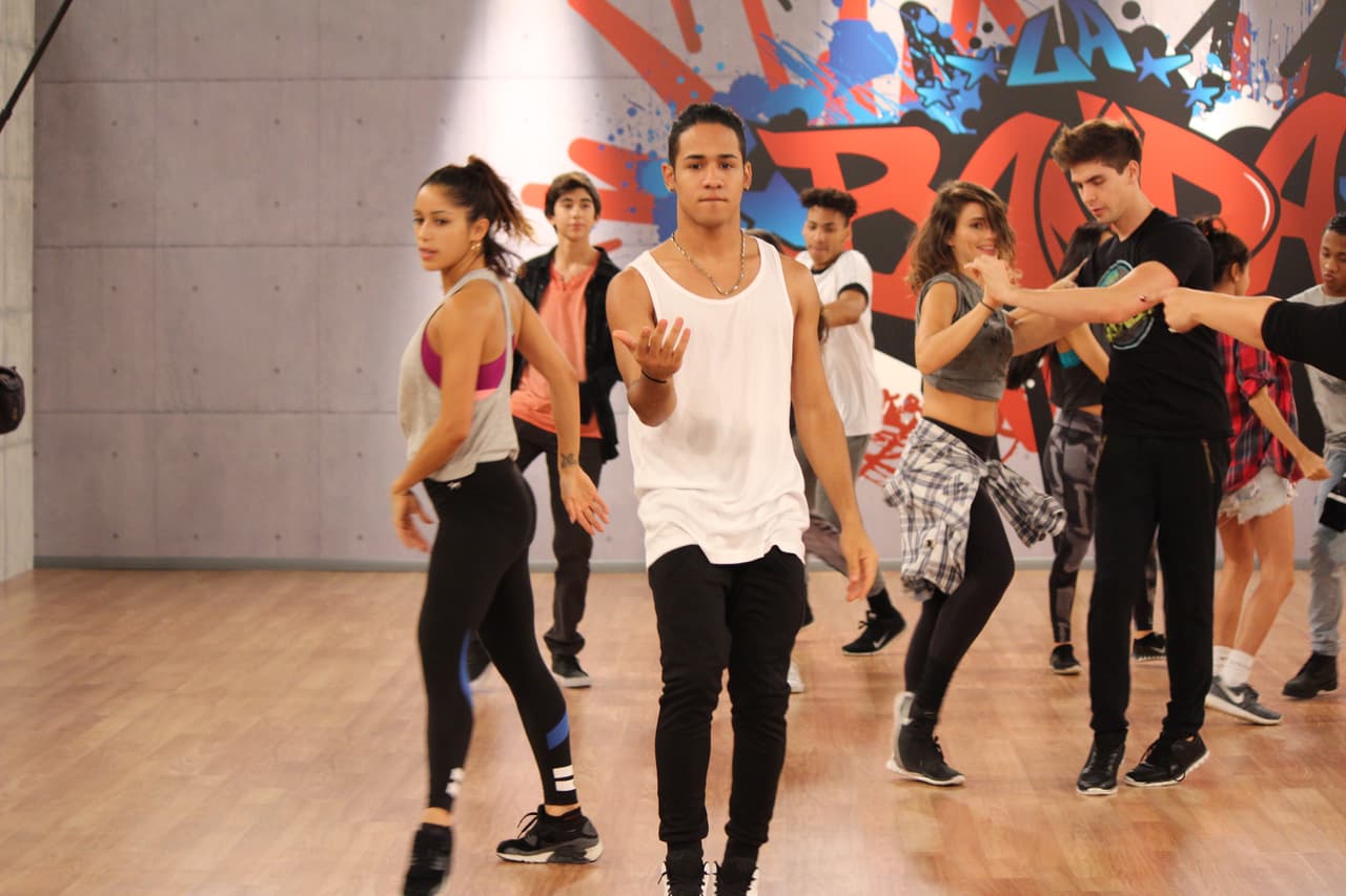 En el estudio los participantes afinan cada detalle de su presentación para #LaBandaLive show 4. El nivel de exigencia es cada vez más fuerte y ninguno quiere decir good bye.