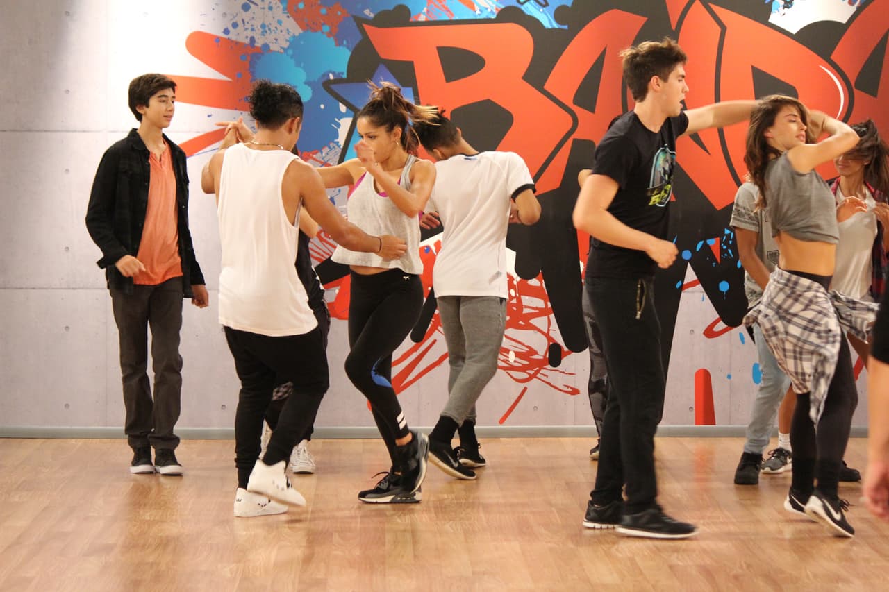 En el estudio los participantes afinan cada detalle de su presentación para #LaBandaLive show 4. El nivel de exigencia es cada vez más fuerte y ninguno quiere decir good bye.