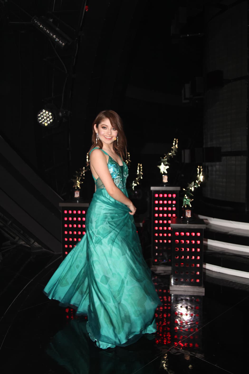 "Este es mi primer vestido largo, que mandé a traer especialmente de Argentina", dijo a Univision Entretenimiento.