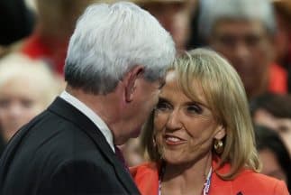 La gobernadora de Arizona, Jan Brewer.