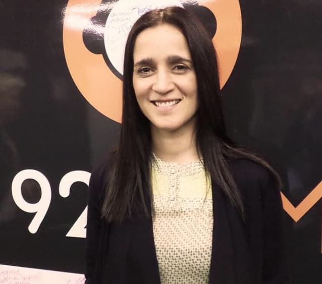 Julieta Venegas tampoco ha dado prioridad al maquillaje, y hasta en sus apariciones públicas la vemos al natural. Venegas está nominada en las categorías Mejor Álbum Pop Rock y Álbum del Año por 'Algo Sucede'.