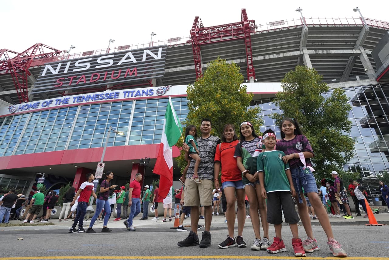 A minutos del pitazo inicial, aficionados de México y Panamá toman sus asientos para disfrutar de 90 minutos de futbol.