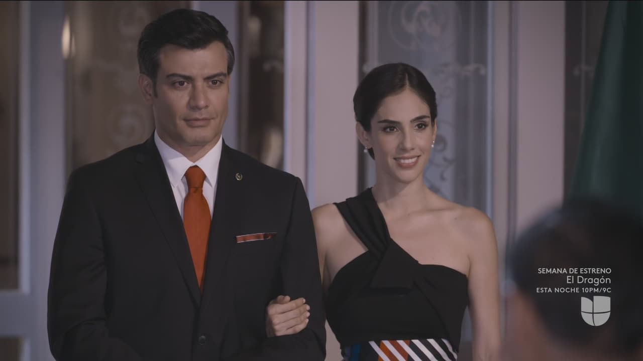 Y no solo con los de Carlos, también con la familia presidencial, no le ha sido nada difícil encariñarse con sus hijos: Emilio y Lisset.