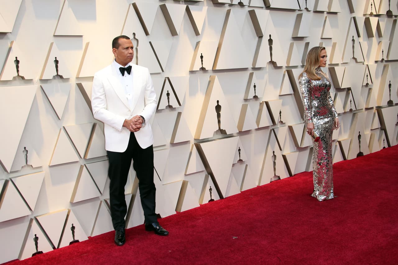 Jennifer López y Álex Rodríguez en los premios Oscar 2019.