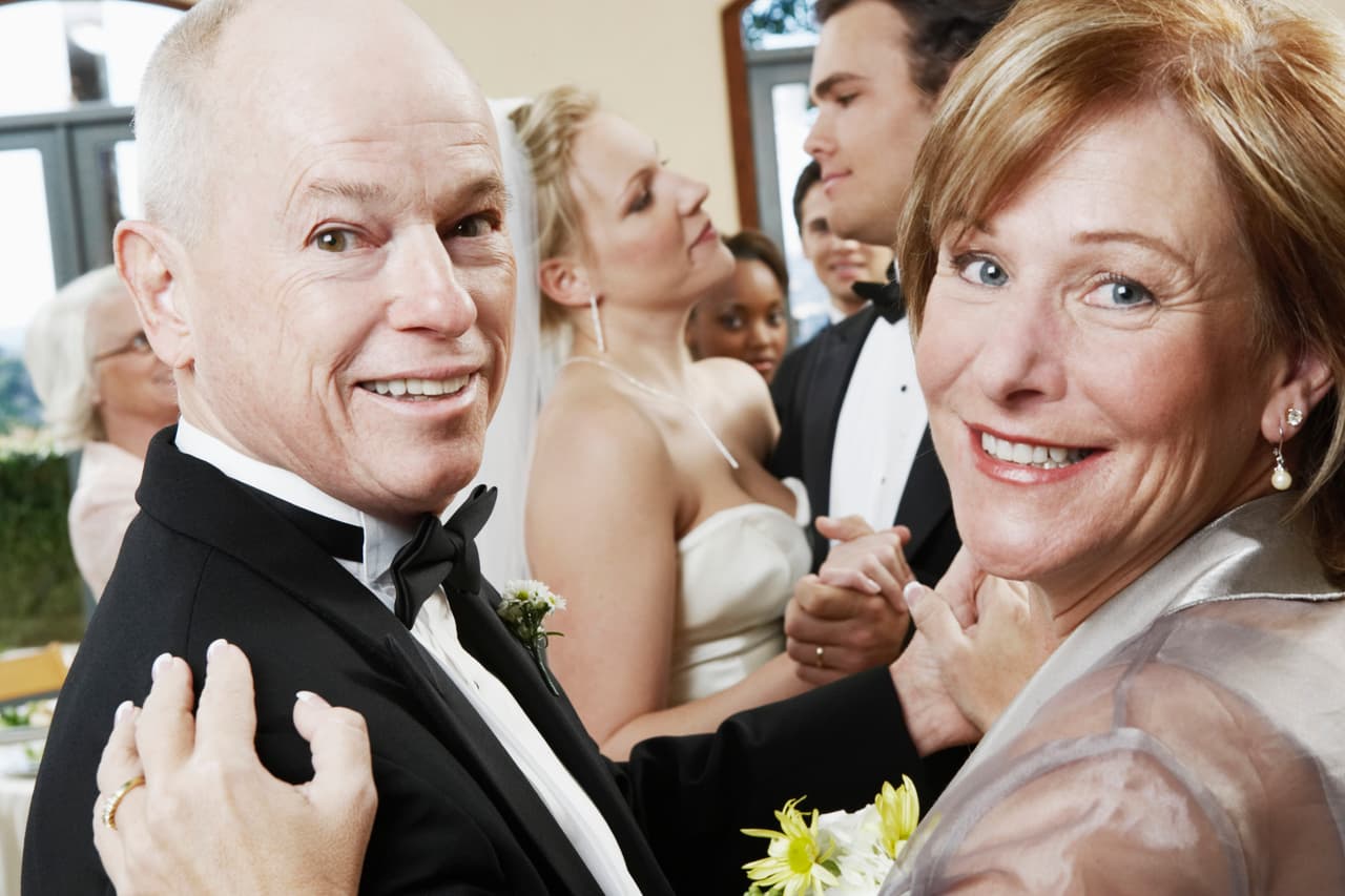 <h3 class="cms-H3-H3">Cáncer</h3>
<br>
<b>Lugar de encuentro: </b>una reunión familiar o de amigos. Una reunión con parientes, amigos o familiares en las que hay desconocidos invitados por terceras personas creará el escenario apropiado.