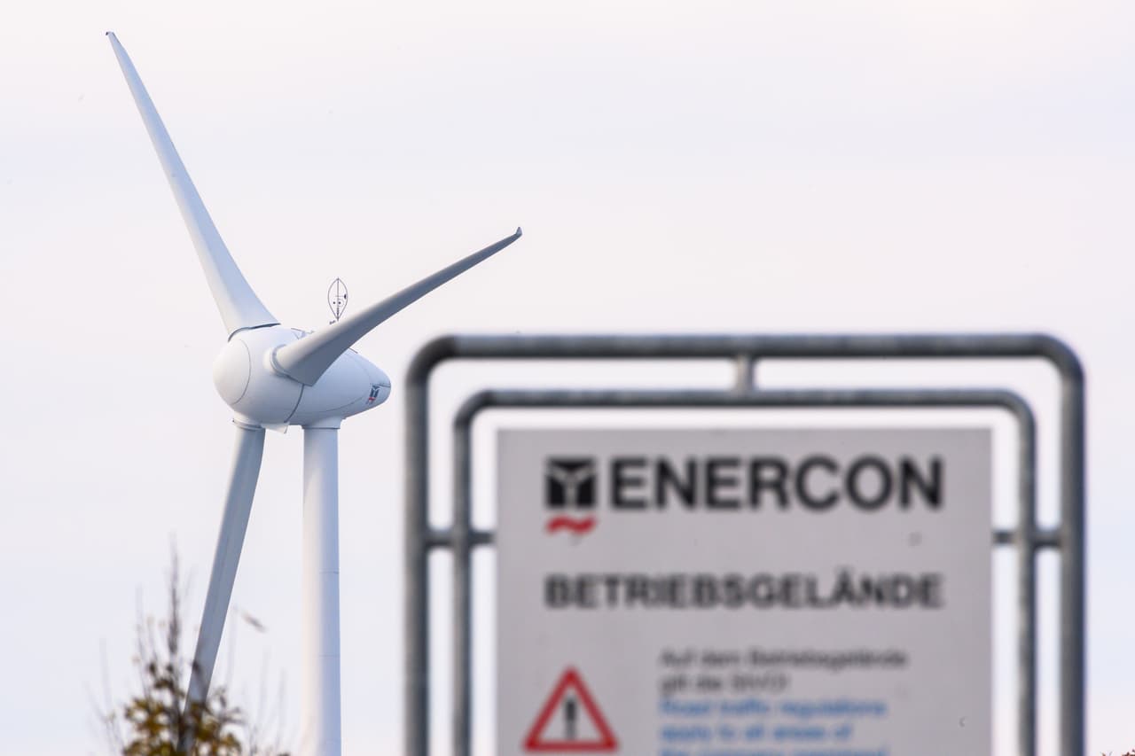 <b>Enercon, fundada por Aloys Wobben (Alemania)</b>.
<br>
<br>Patrimonio neto: 8,900 millones de dólares.
<br>
<br>Riqueza “verde”: 8,900 millones de dólares.
<br>
<br>Es uno de los fabricantes de turbinas de viento más grandes del mundo. Su fundador desarrolló su primera turbina eólica en la década de 1970.
<br>