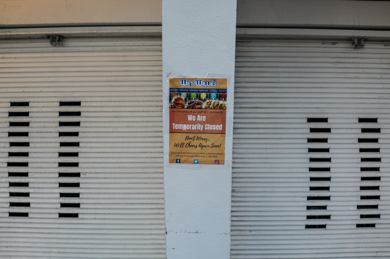 Muchos restaurantes de la conocida calle Lincoln Road y de South Beach estuvieran llenos de visitantes durante esta época, sin embargo permanecen cerrados, pues su gastronomía no está hecha para llevar.