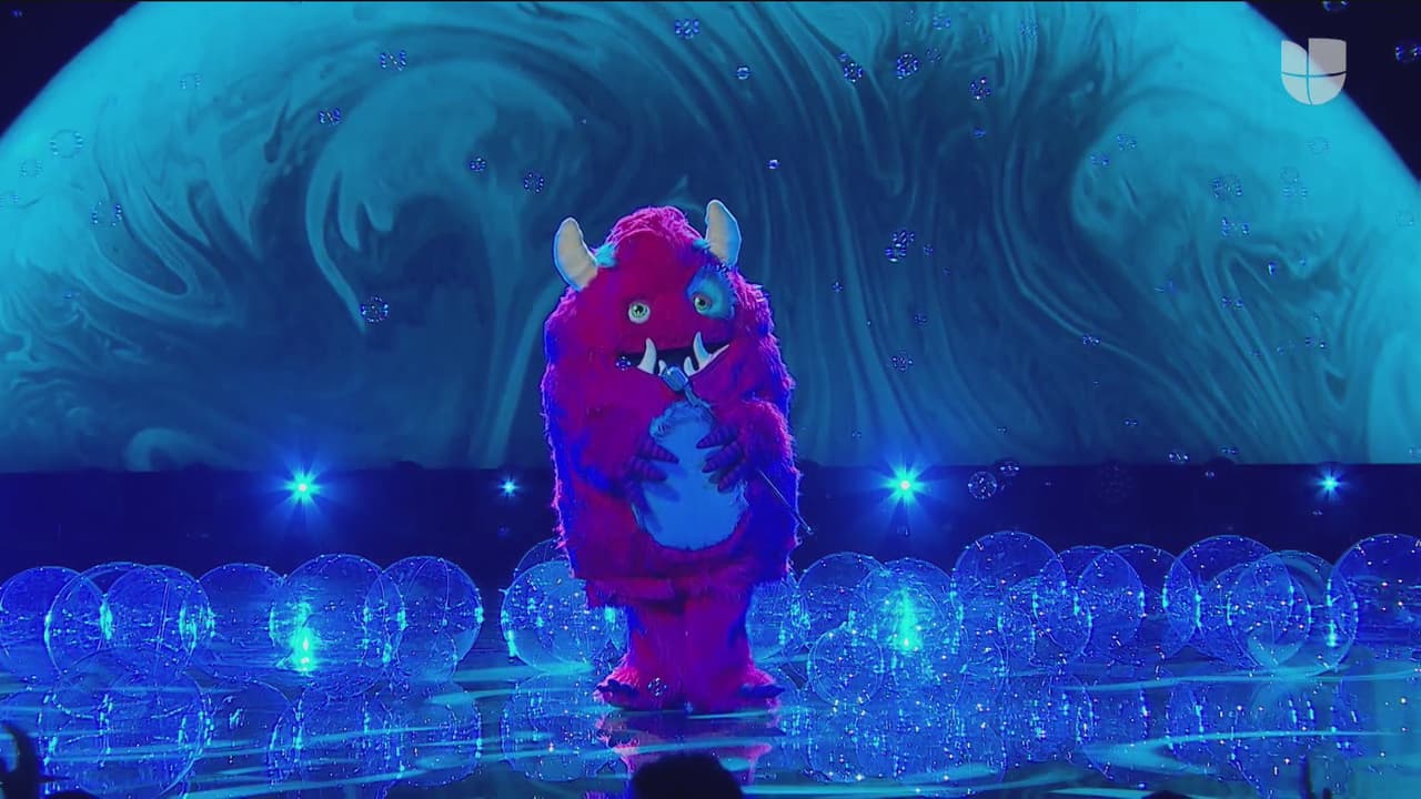 El segundo grupo de participantes subió al escenario. Monstruo fue el primero en realizar su performance.