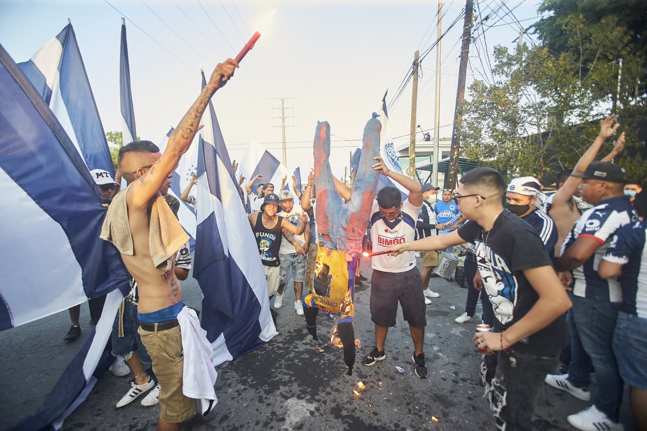 Carnaval y caravanas no faltaron previo al duelo contra los Tigres de la UANL correspondiente al Guard1anes 2020.