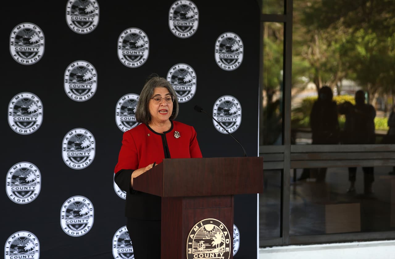 Entre las primeras medidas que había anunciado la alcaldesa Levine Cava, fue que el toque de queda será levantado el próximo lunes 12 de abril.
<br>