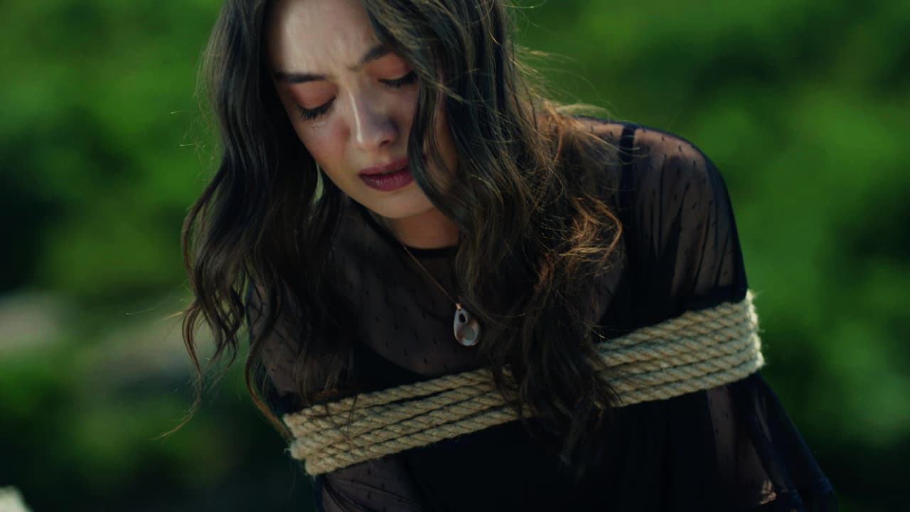 Y es que no solo la presión de la soga la torturaba, a su lado se encontraba el reloj de la muerte.