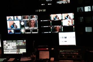 Sala de control de la televisora en San Francisco