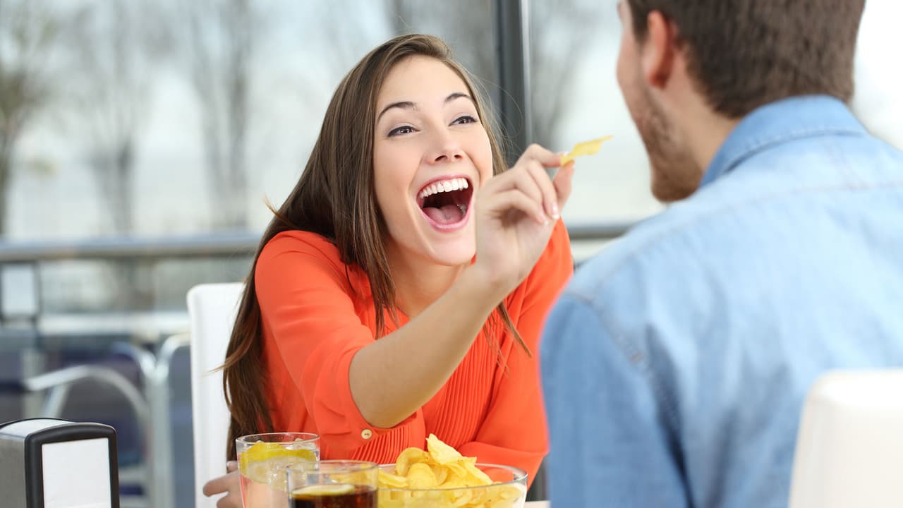 <b>LEO</b>
<br>A los Leo, tan apasionados, alegres y cálidos, les sienta increíble los tonos del Sol: amarillo, cobre, rojos intensos, pero sobre todo, el naranja.