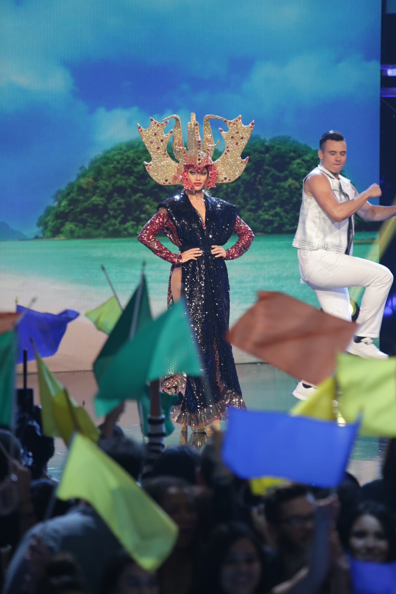 Nathalia Casco decidió dejar la competencia mientras que Luis Coronel las conquistó a todas, ¿pero qué hace el ‘El Pollito Pío' aquí?