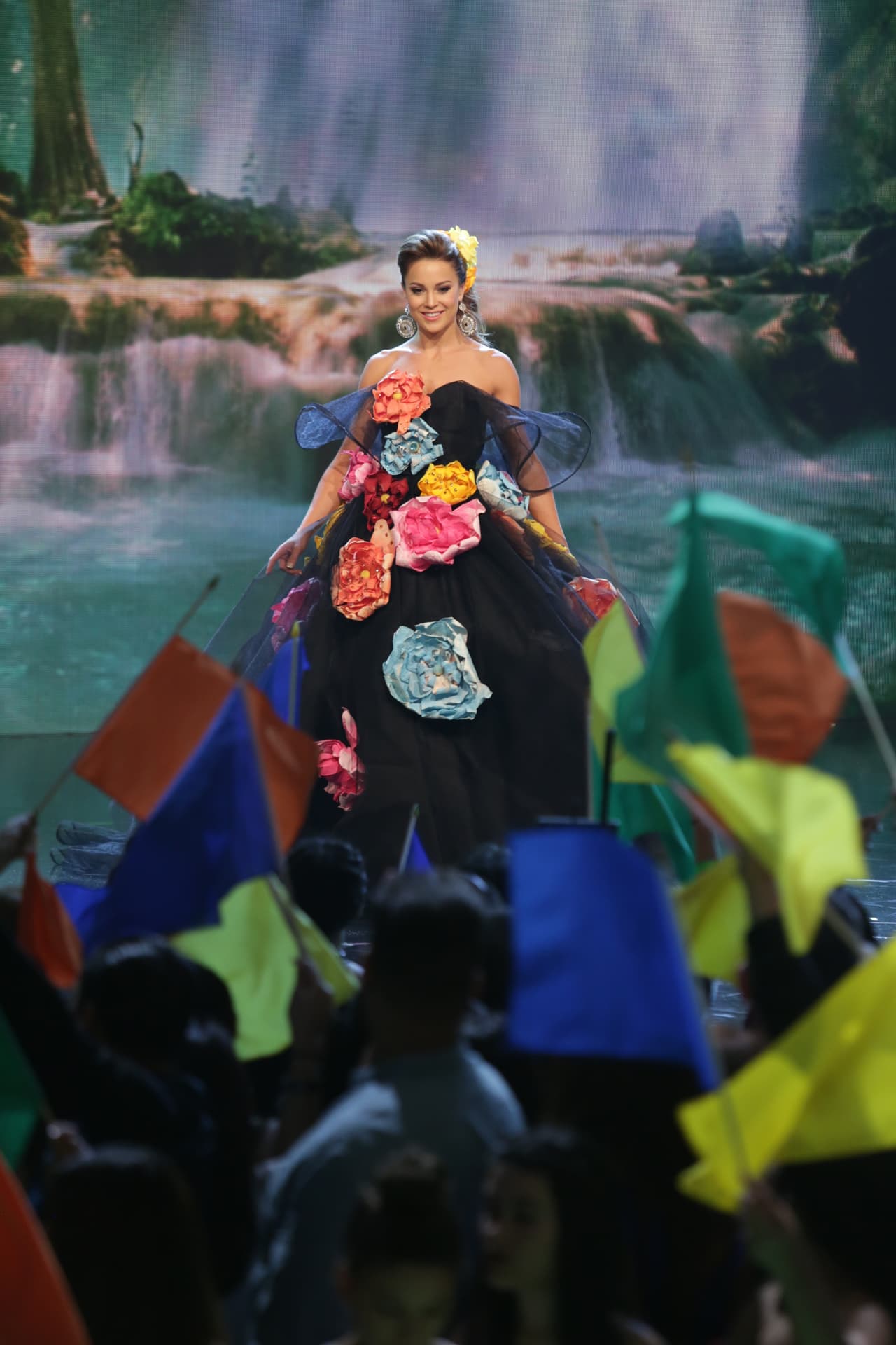 Nathalia Casco decidió dejar la competencia mientras que Luis Coronel las conquistó a todas, ¿pero qué hace el ‘El Pollito Pío' aquí?