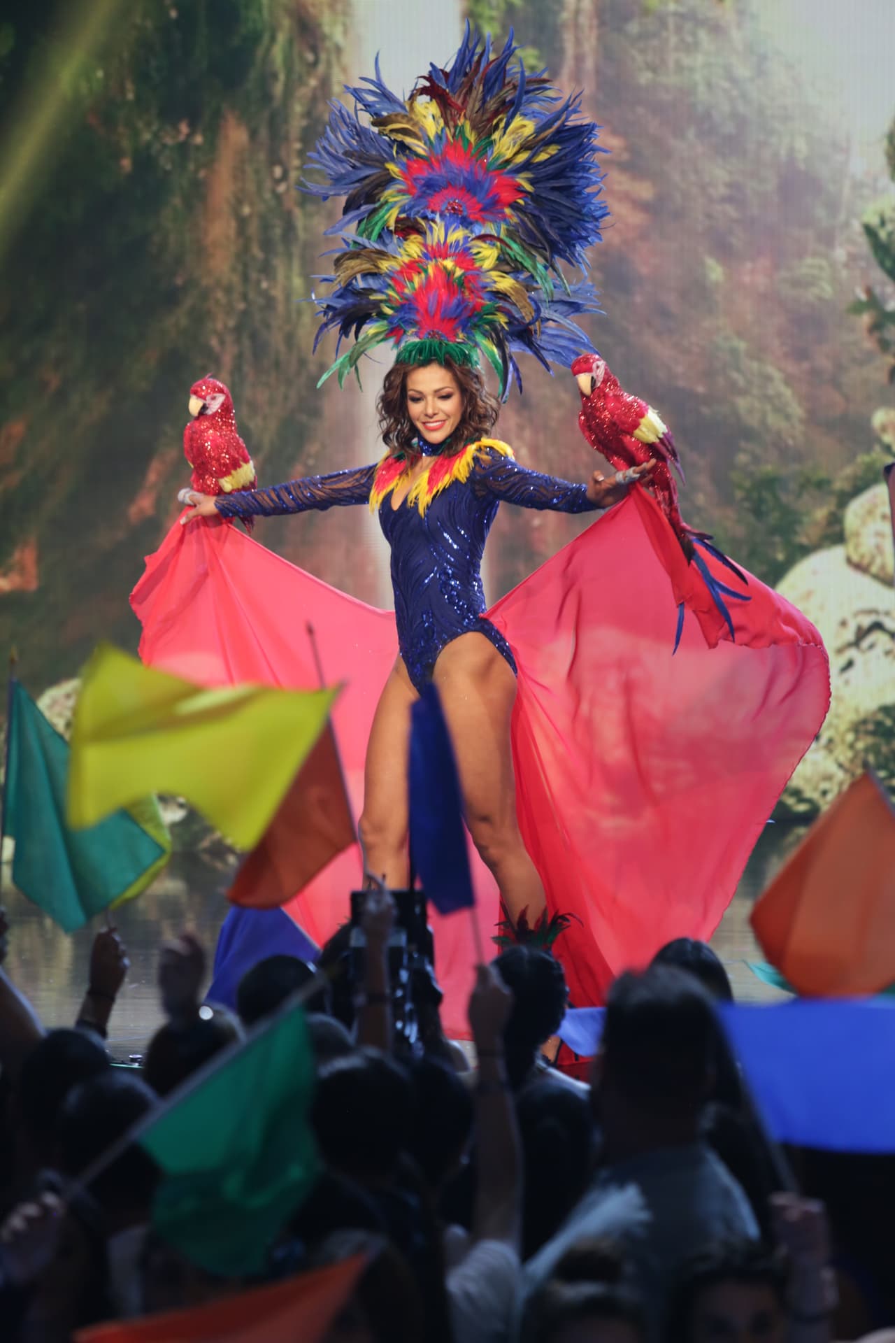 Nathalia Casco decidió dejar la competencia mientras que Luis Coronel las conquistó a todas, ¿pero qué hace el ‘El Pollito Pío' aquí?