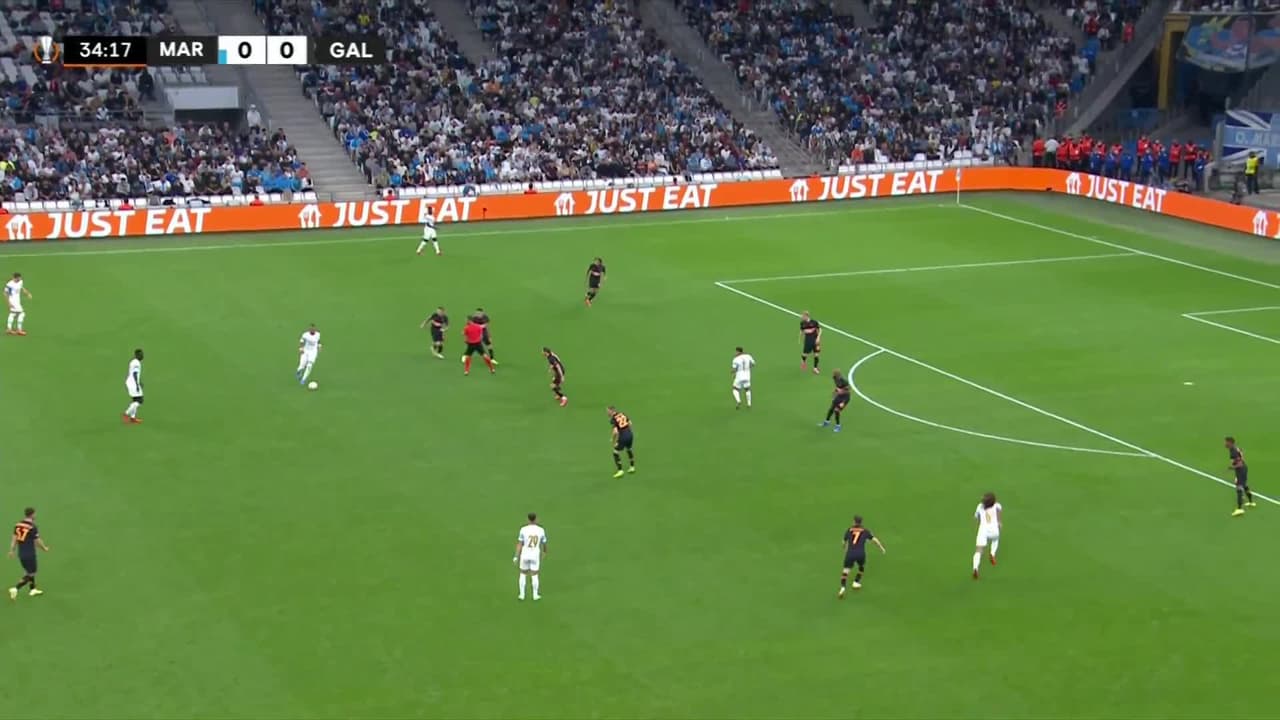 ¡TIRO ATAJADO! disparo por Cengiz Ünder.