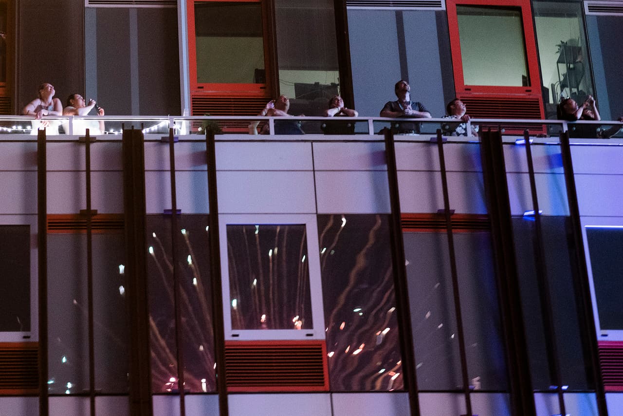 El alcalde Bill de Blasio también disfrutó del espectaculo junto a su esposa desde una mirador privado en Hunter’s Park en Queens.