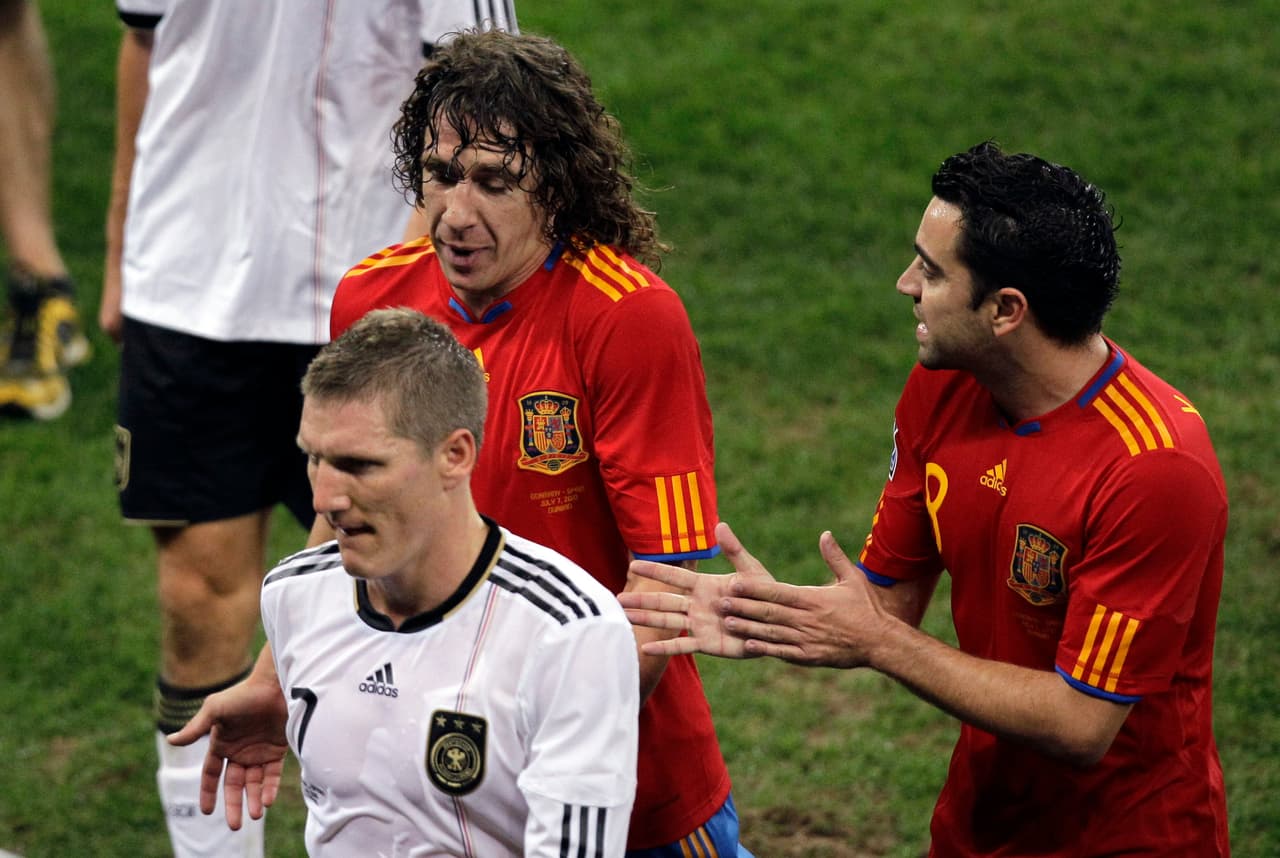 “Puyol se acercó y me dijo que hiciéramos la jugada del Barça y se lo comentamos a Del Bosque”, reveló Hernández. “Quedamos en que lo haríamos en el primer córner que tuviéramos", manifestó el exBarcelona para TyC Sports.