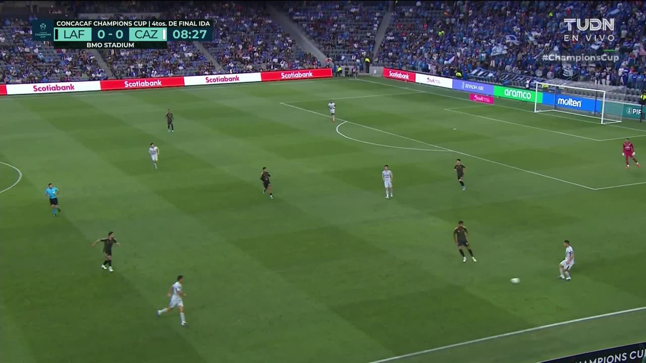 ¡TIRO ATAJADO! disparo por Gabriel Fernández.