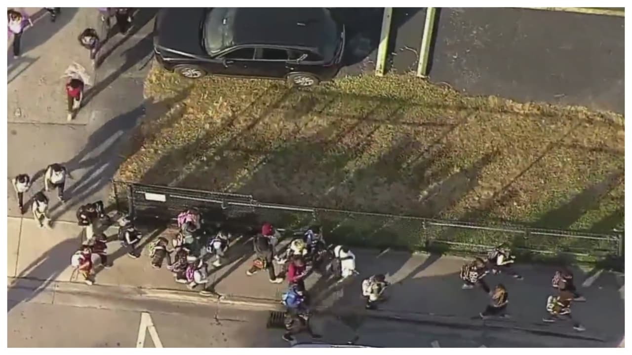 Evacúan de emergencia a una escuela por amenaza de explosivos que resultó falsa